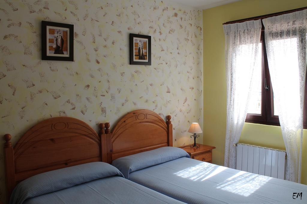 Pension Vega De Pas โกมิญาส ภายนอก รูปภาพ